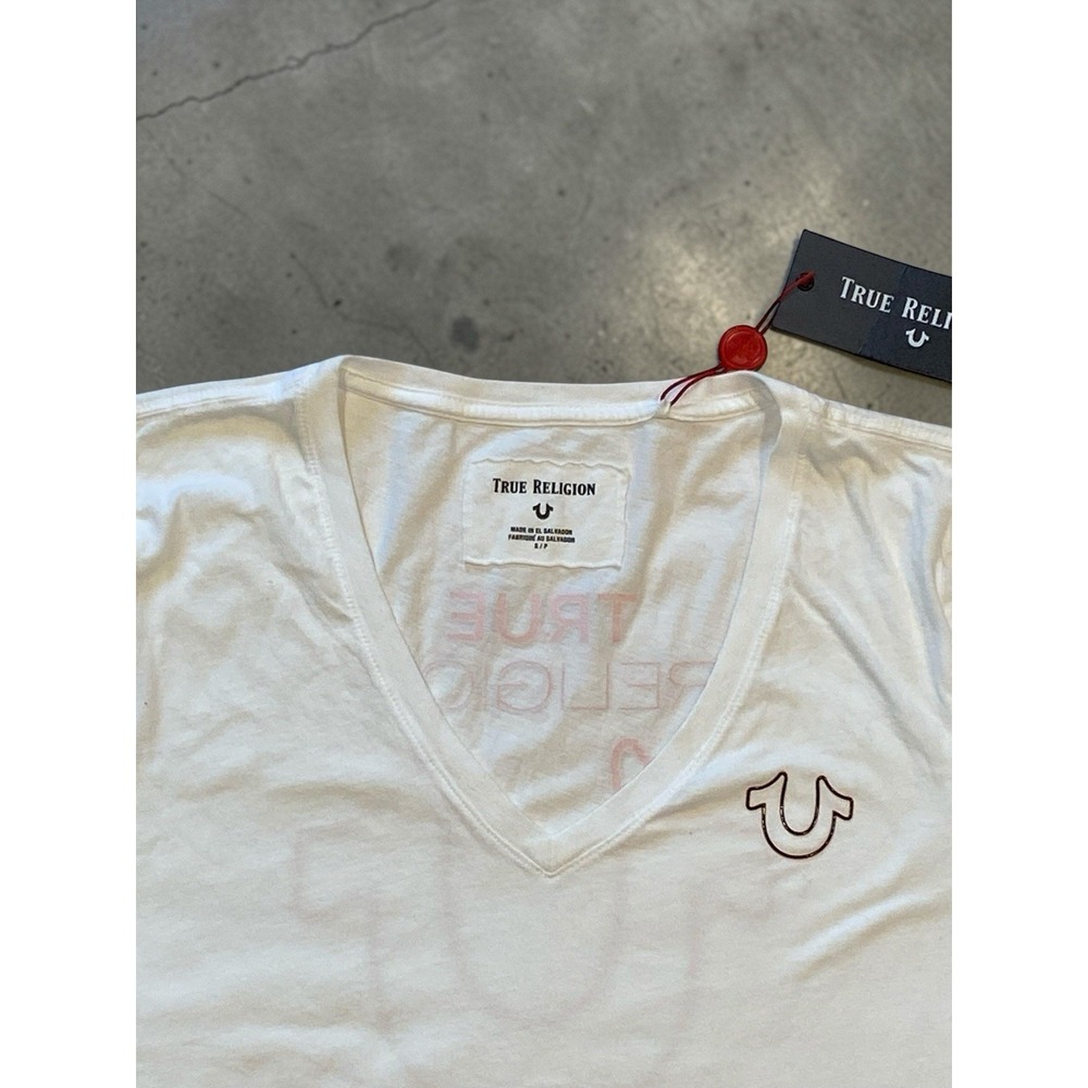 TRUE RELIGION Women's White Small Crystal Horseshoe Logo V-Neck Tee NWT - Picture 2 of 6
